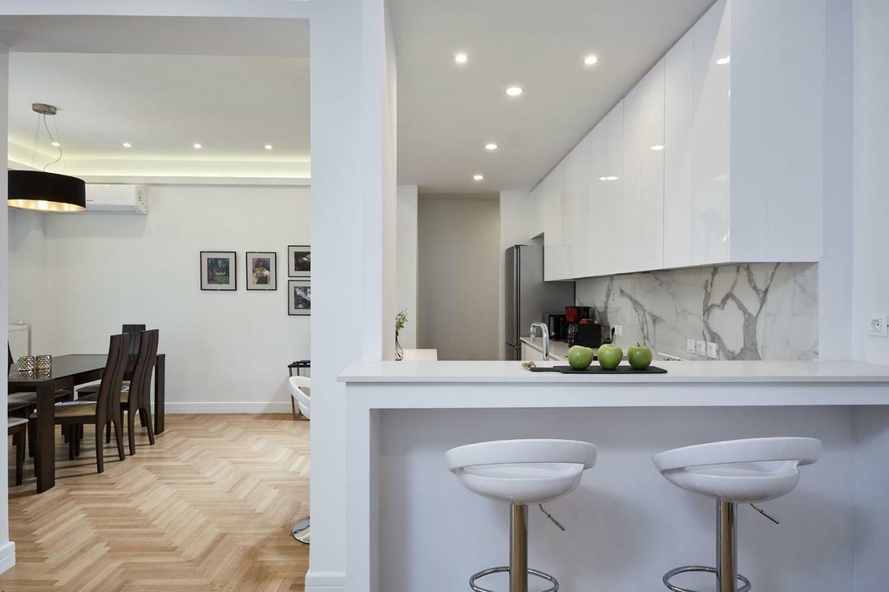 Luxurious Spacious Apt Next To Hilton Hotel Atenas Exterior foto